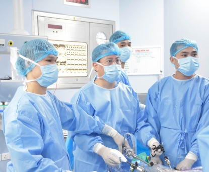 Phẫu thuật viên cần có kỹ năng và kinh nghiệm gì để thực hiện phẫu thuật nội soi thu nhỏ dạ dày?